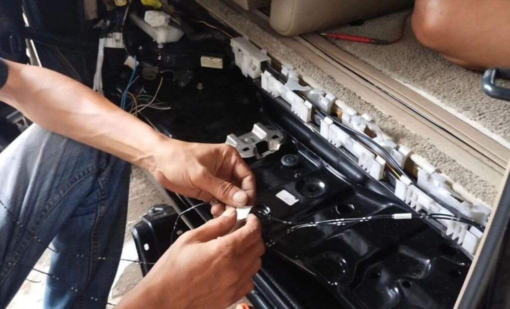 Jasa Service Sliding Door Mobil